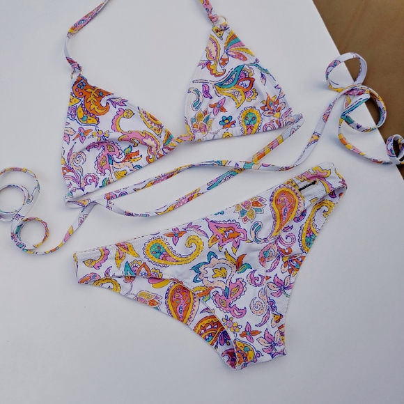 Blackbough Rio Paisley Swimsuit Set Chloe Wrap Bikini & Moderate Bottoms Medium - Picture 2 of 16